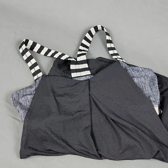 Lululemon -Rest Less SportsTank - Black/White w/drawstring waist - Sz 10 - Picture 5 of 6